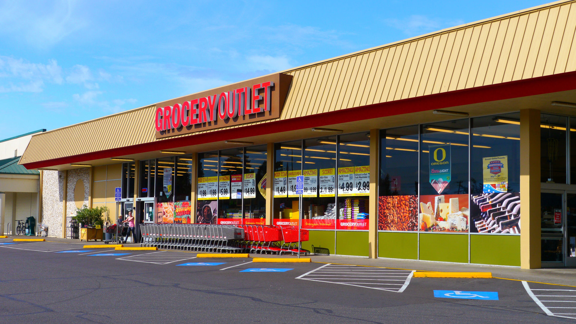 Grocery Outlet storefront